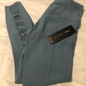 Yogalicious green yoga pants XS NWT 💚